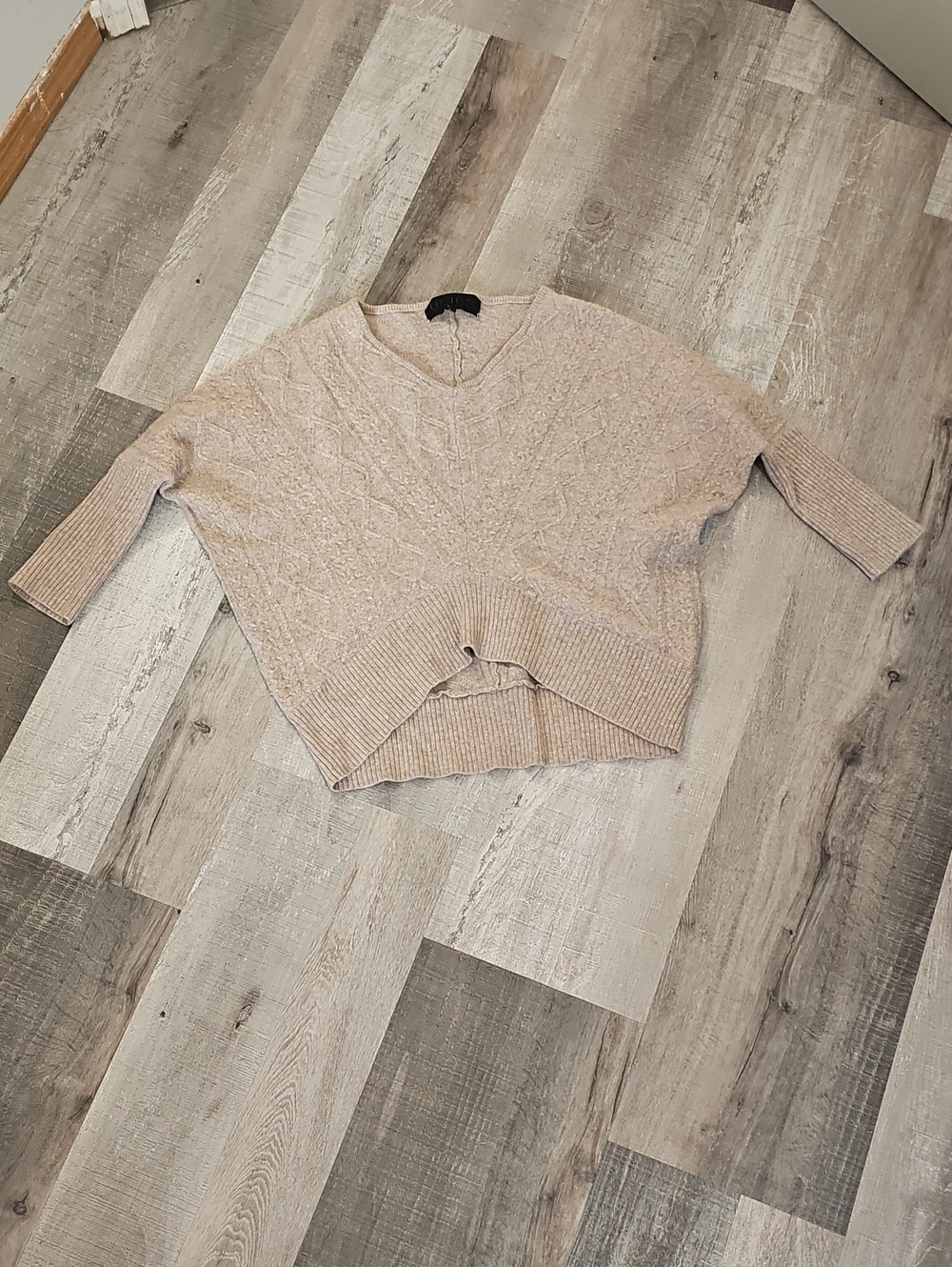 Quinn Cable-Knit V-Neck Sweater - Light Beige (D)